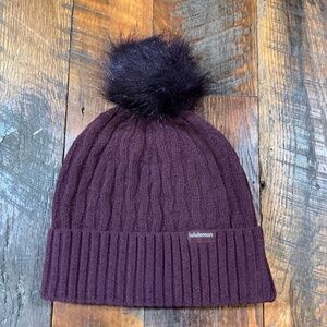 Lululemon Cable Knit Pom Beanie – Cassis (Deep Plum/Burgundy) One Size NWT